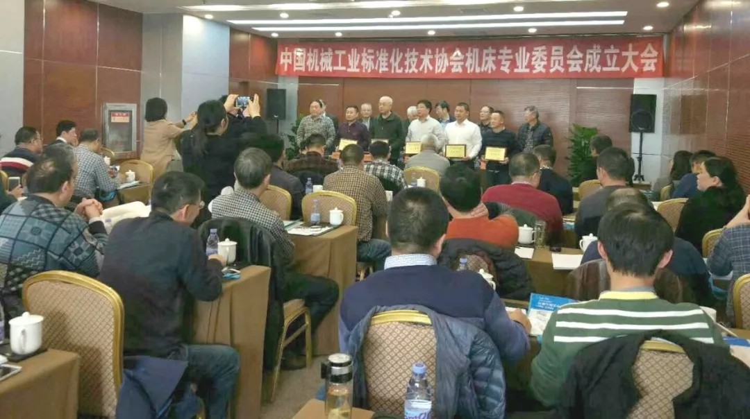 高端拉床,專用機床,內(nèi)拉床,外拉床,數(shù)控機床,自動化生產(chǎn)線,工業(yè)機器人,拉床,拉刀,自動化 高端拉床,專用機床,內(nèi)拉床,外拉床,數(shù)控機床,自動化生產(chǎn)線,工業(yè)機器人,拉床,拉刀,自動化