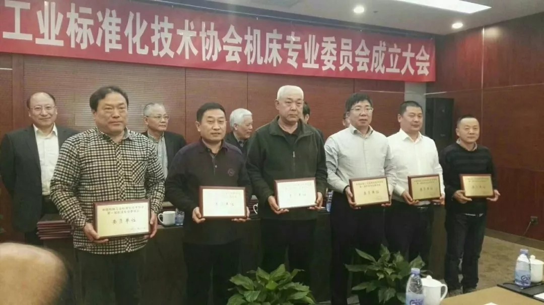 高端拉床,專用機床,內(nèi)拉床,外拉床,數(shù)控機床,自動化生產(chǎn)線,工業(yè)機器人,拉床,拉刀,自動化 高端拉床,專用機床,內(nèi)拉床,外拉床,數(shù)控機床,自動化生產(chǎn)線,工業(yè)機器人,拉床,拉刀,自動化